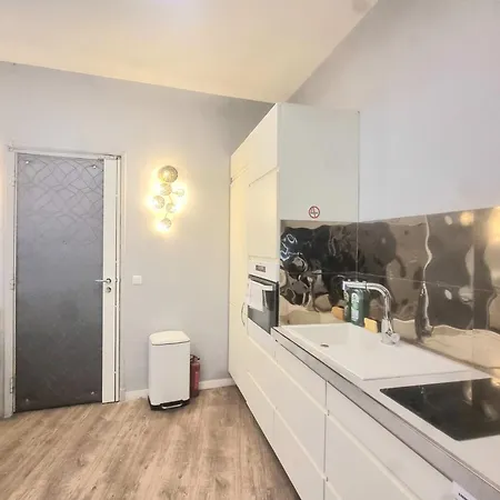 In Trocadero Flat Near Eiffel Tower *